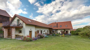 Zelený statek, Bzová